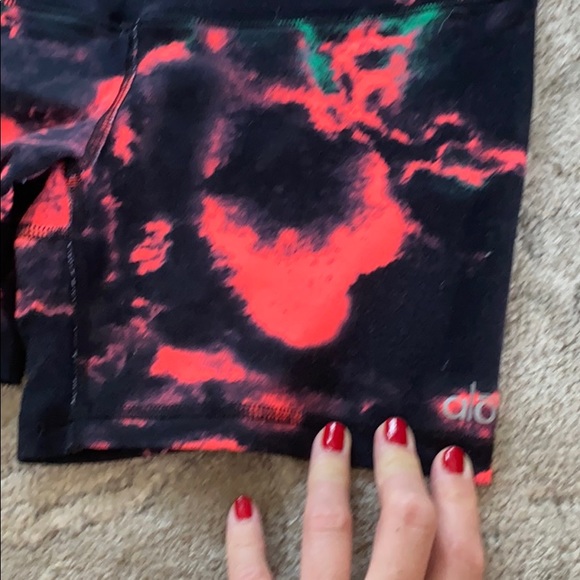 Alo Yoga spandex shorts - Picture 3 of 3